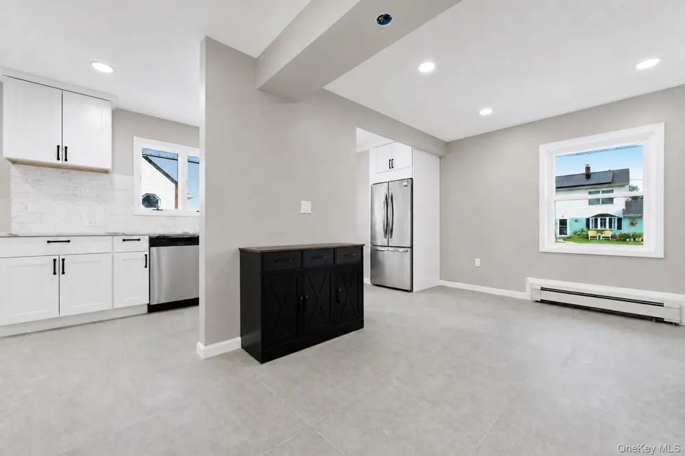24 Crag Lane Levittown, NY 11756