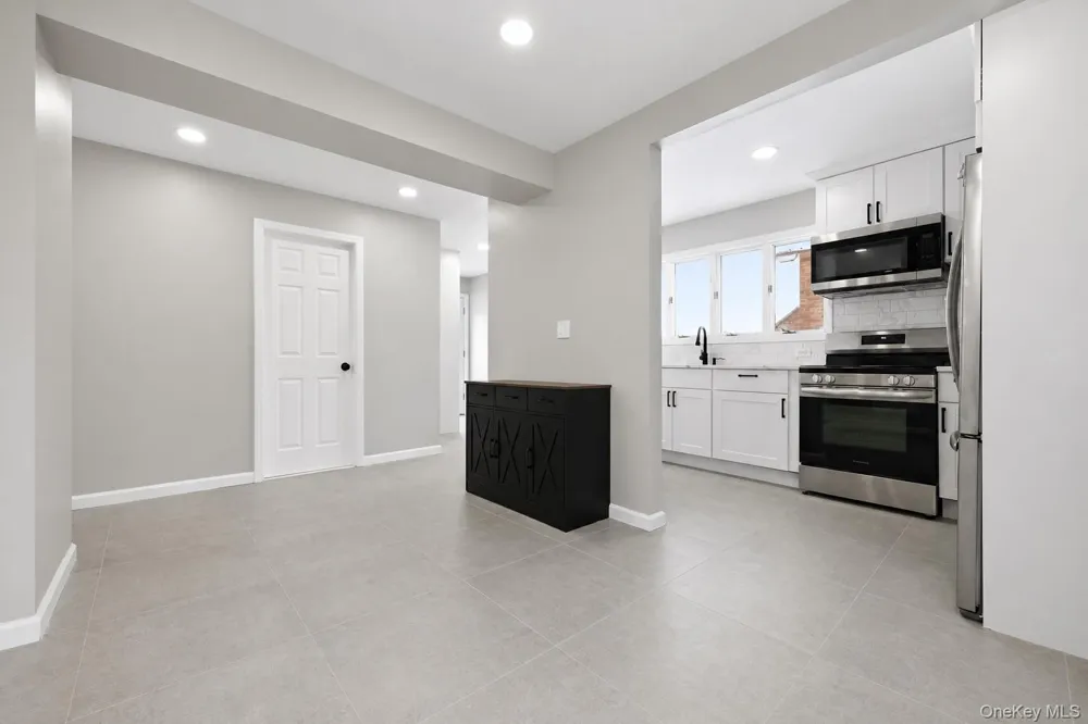 24 Crag Lane Levittown, NY 11756