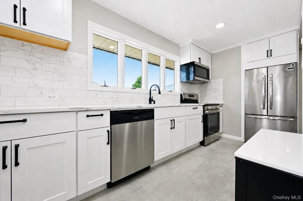 24 Crag Lane Levittown, NY 11756