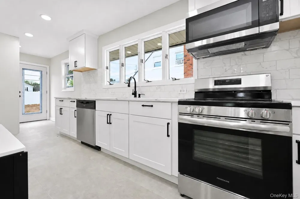 24 Crag Lane Levittown, NY 11756