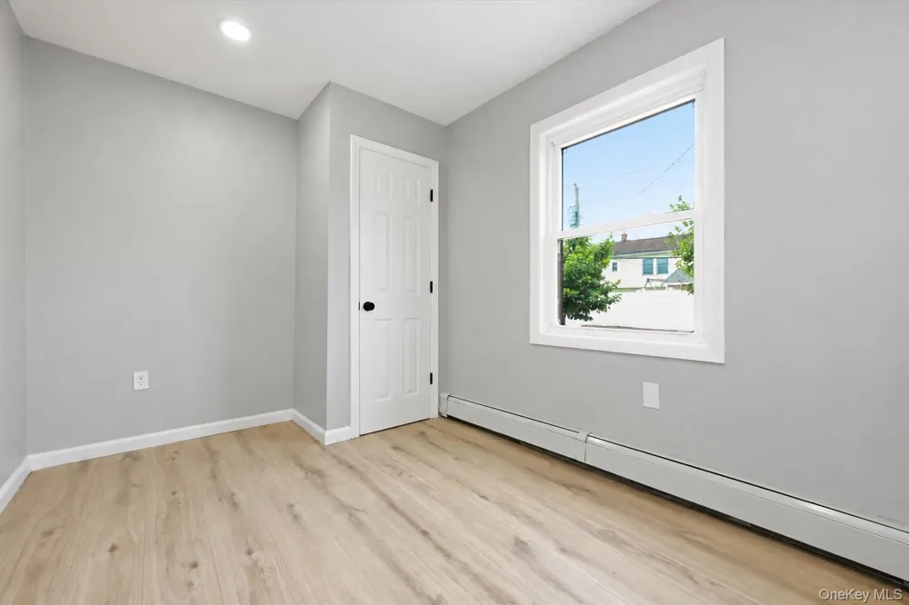 24 Crag Lane Levittown, NY 11756