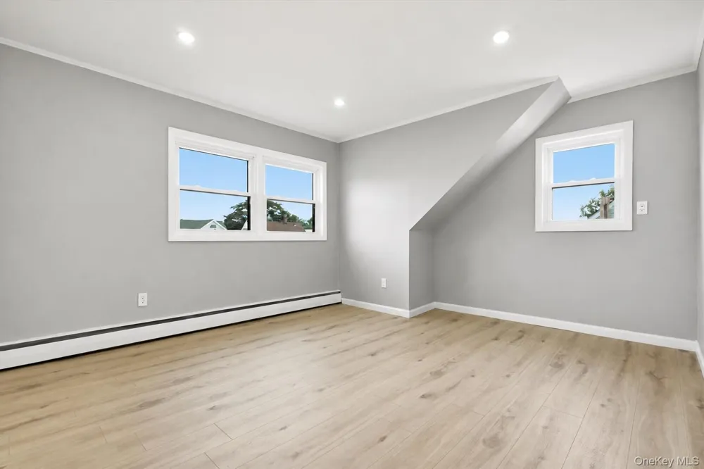24 Crag Lane Levittown, NY 11756