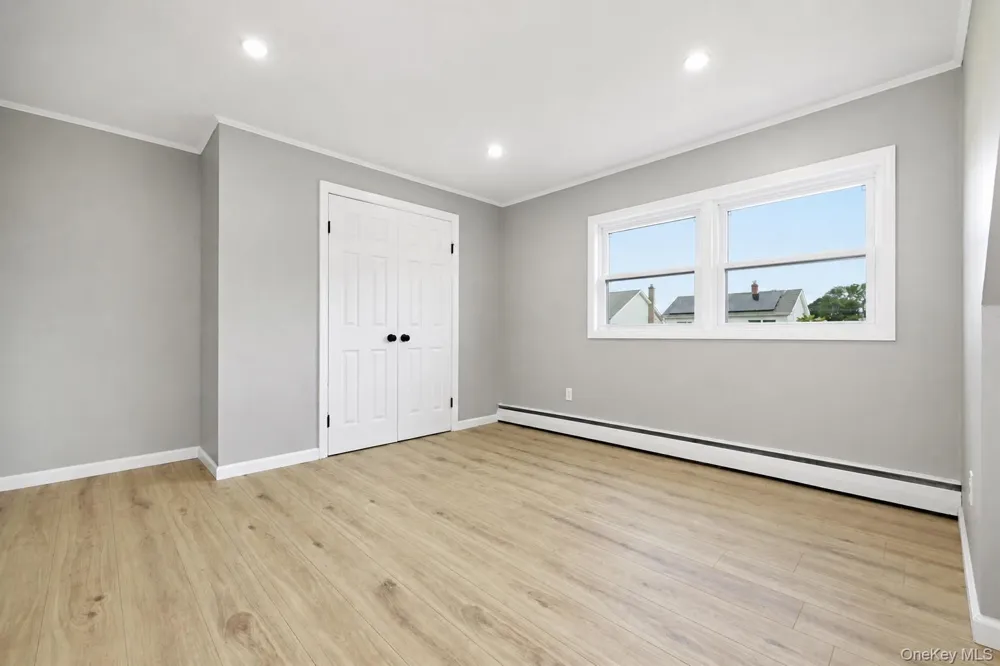 24 Crag Lane Levittown, NY 11756