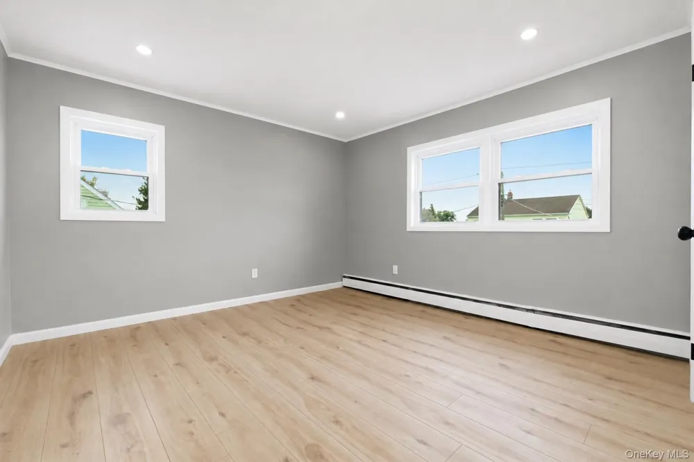 24 Crag Lane Levittown, NY 11756