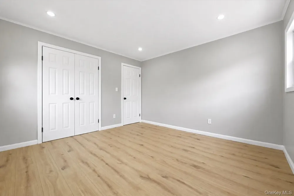 24 Crag Lane Levittown, NY 11756