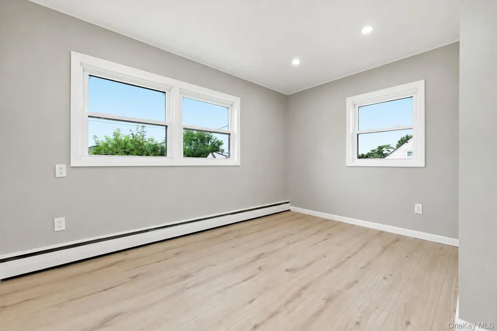 24 Crag Lane Levittown, NY 11756