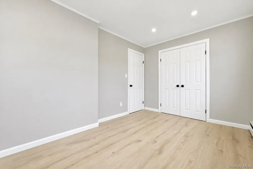 24 Crag Lane Levittown, NY 11756