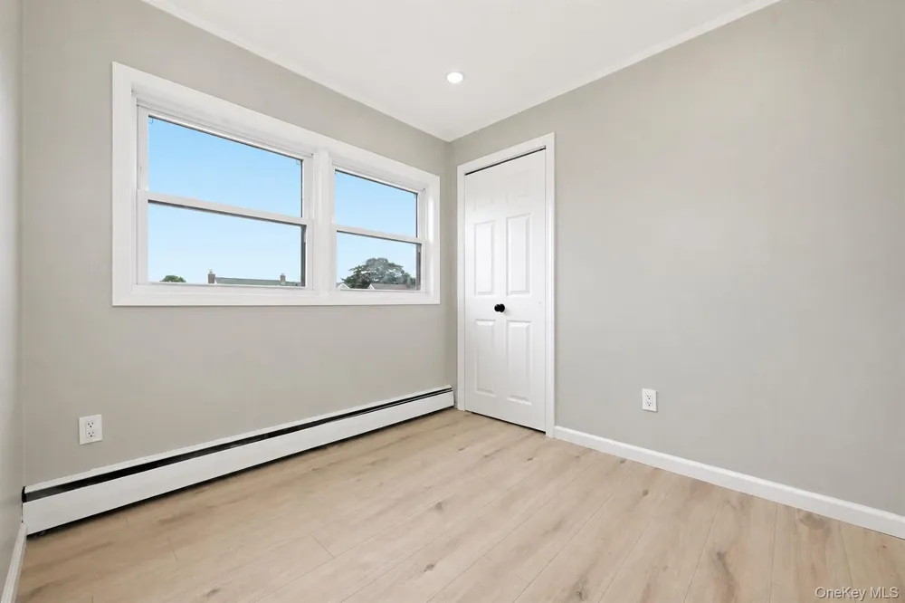 24 Crag Lane Levittown, NY 11756