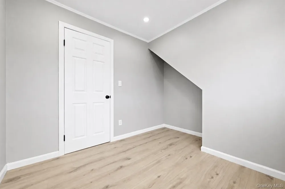 24 Crag Lane Levittown, NY 11756