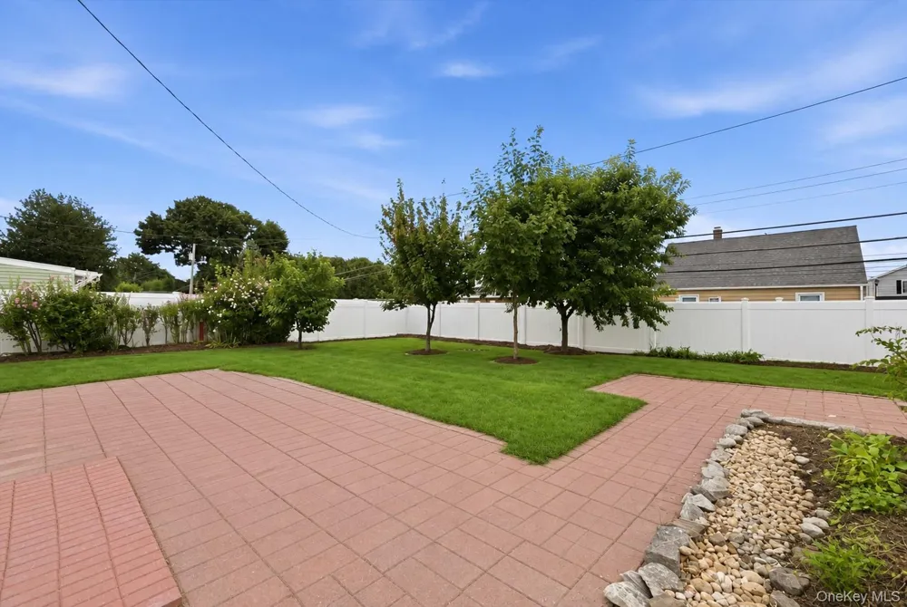 24 Crag Lane Levittown, NY 11756