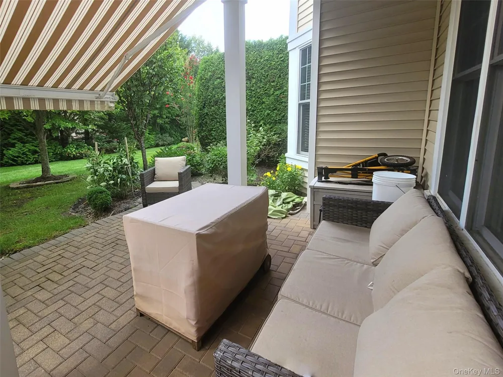 20 Sonata Court Lake Grove, NY 11755