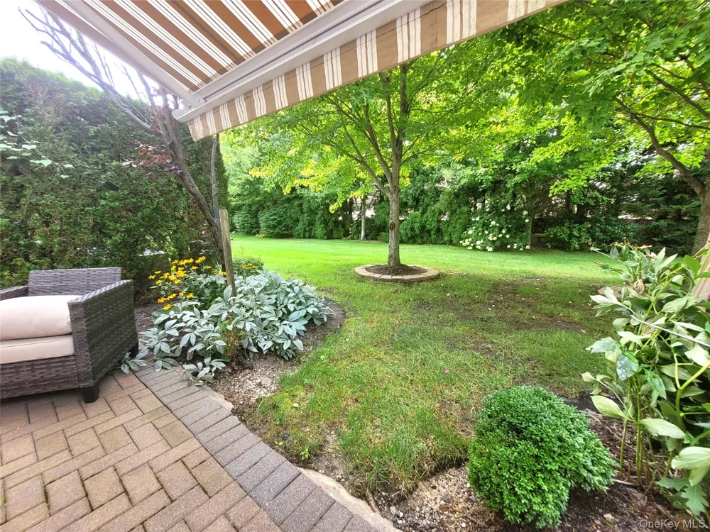 20 Sonata Court Lake Grove, NY 11755