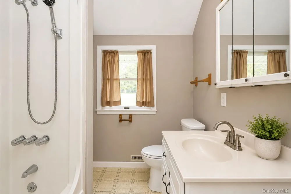 12 Old Turnpike Road Bloomingburg, NY 12721