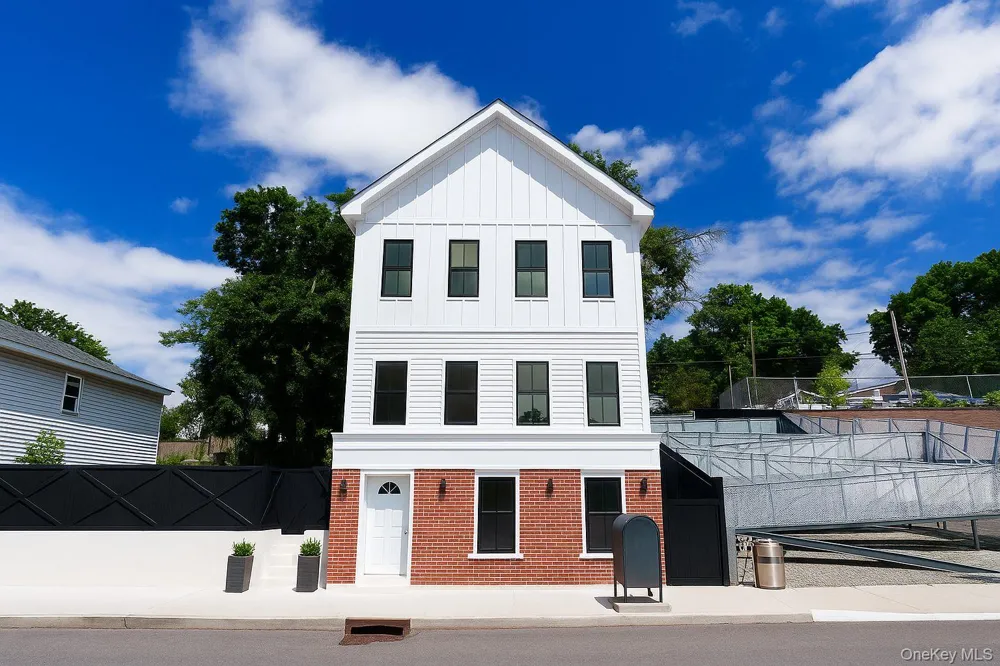 328 Columbia Street #1 Hudson, NY 12534