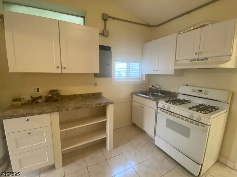 5 Otis Pl Wayne, NJ 07470