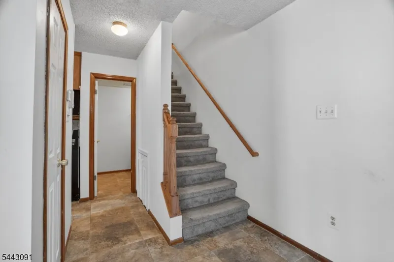 56 Portsmouth Ct Hamburg, NJ 07419
