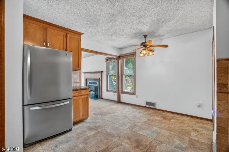 56 Portsmouth Ct Hamburg, NJ 07419