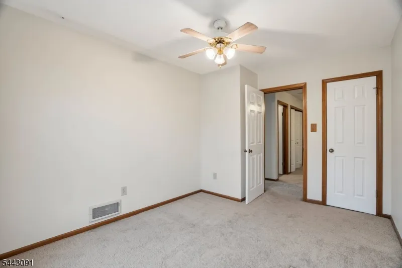 56 Portsmouth Ct Hamburg, NJ 07419