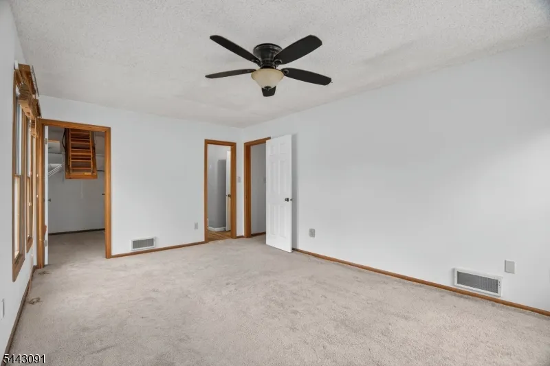 56 Portsmouth Ct Hamburg, NJ 07419
