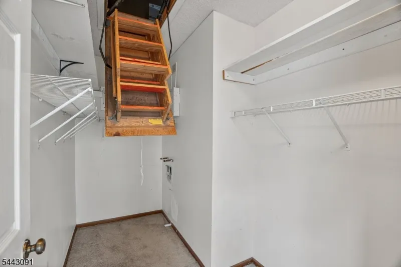 56 Portsmouth Ct Hamburg, NJ 07419