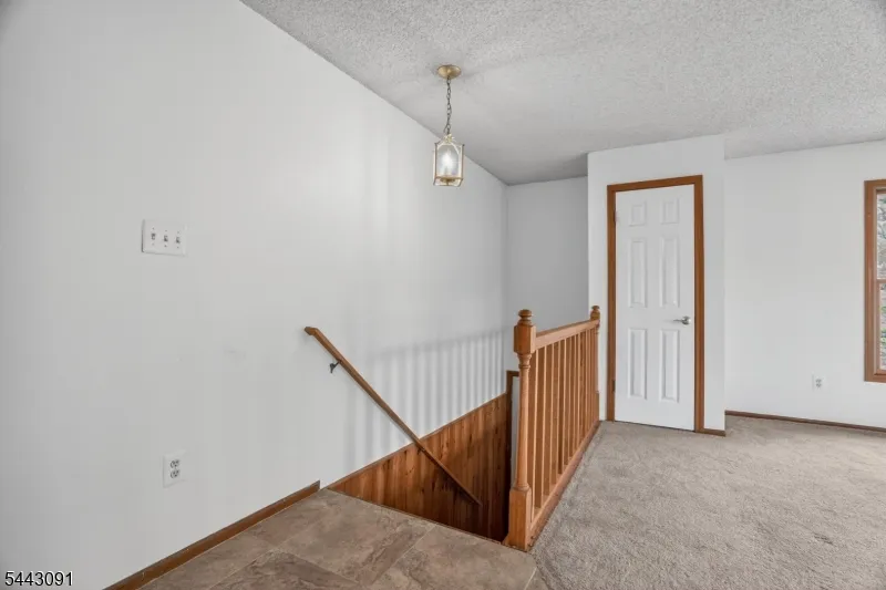56 Portsmouth Ct Hamburg, NJ 07419