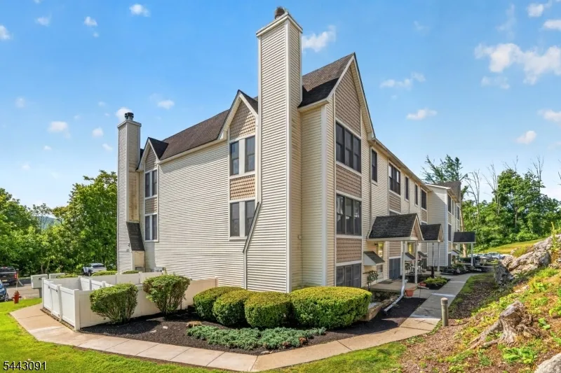 56 Portsmouth Ct Hamburg, NJ 07419