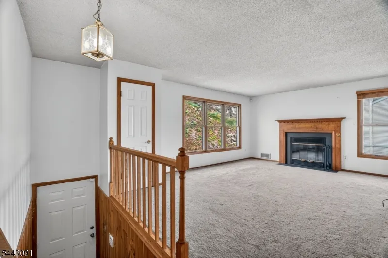 56 Portsmouth Ct Hamburg, NJ 07419