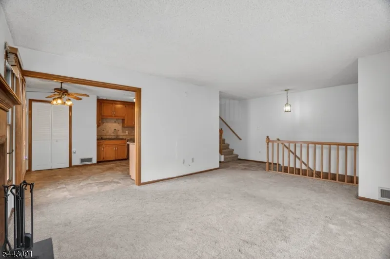 56 Portsmouth Ct Hamburg, NJ 07419