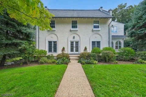 20 Pine Terrace East