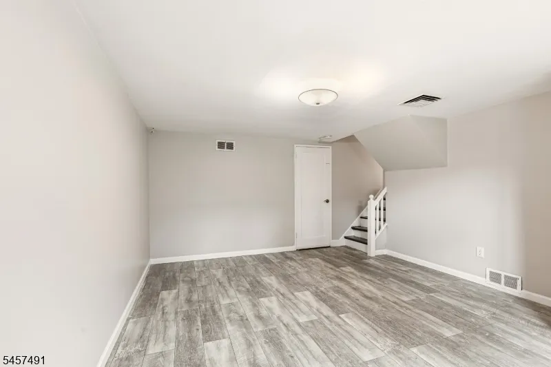 610 Academy Ter Linden City, NJ 07036
