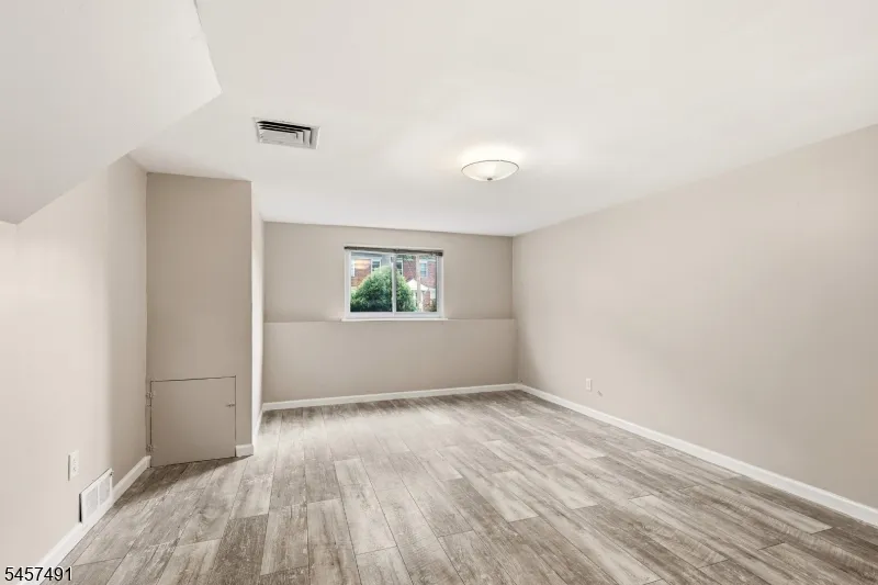 610 Academy Ter Linden City, NJ 07036