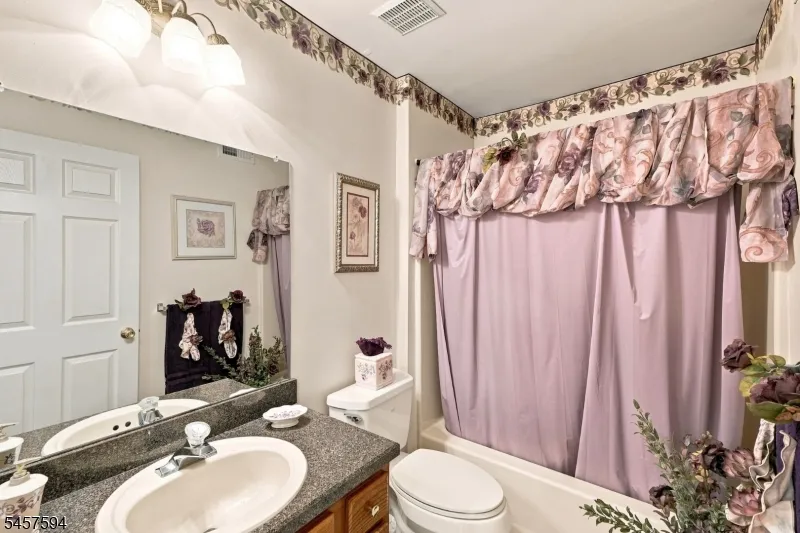 1002 Valerie Place Greenwich, NJ 08886