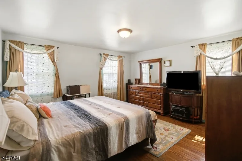 24 Cleveland Ave Newark City, NJ 07106
