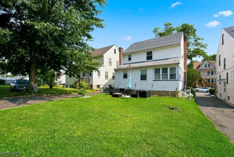 24 Cleveland Ave Newark City, NJ 07106