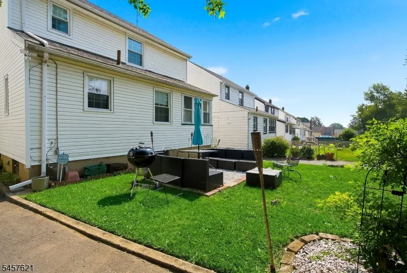 24 Cleveland Ave Newark City, NJ 07106