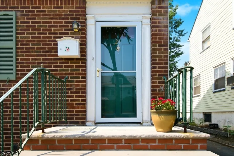 24 Cleveland Ave Newark City, NJ 07106