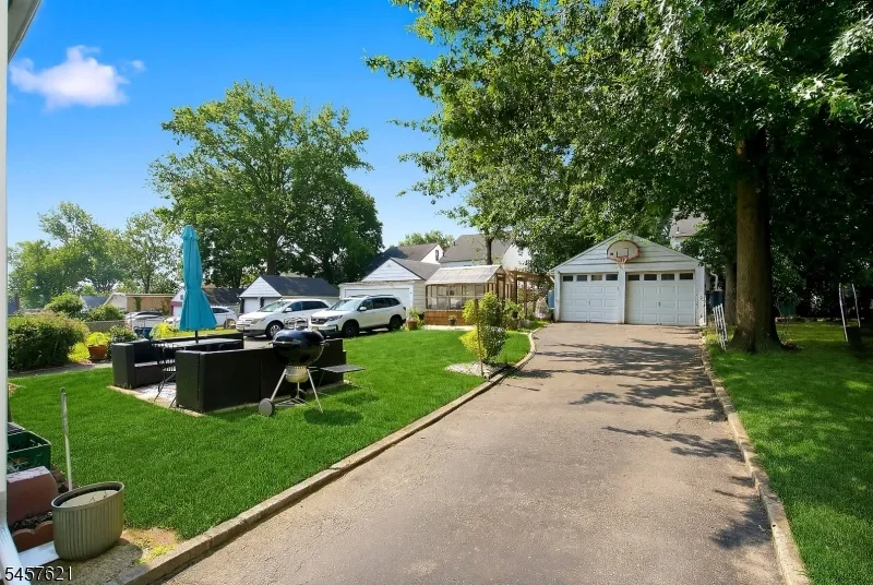 24 Cleveland Ave Newark City, NJ 07106