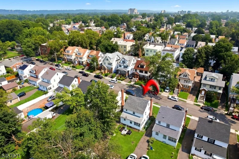 24 Cleveland Ave Newark City, NJ 07106