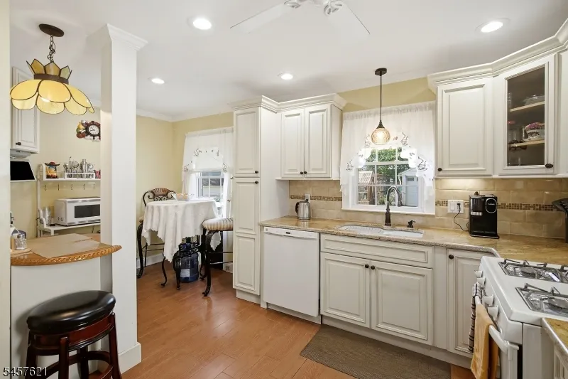 24 Cleveland Ave Newark City, NJ 07106