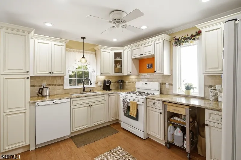 24 Cleveland Ave Newark City, NJ 07106