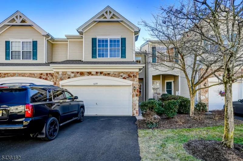 1039 Shadowlawn Dr Green Brook, NJ 08812