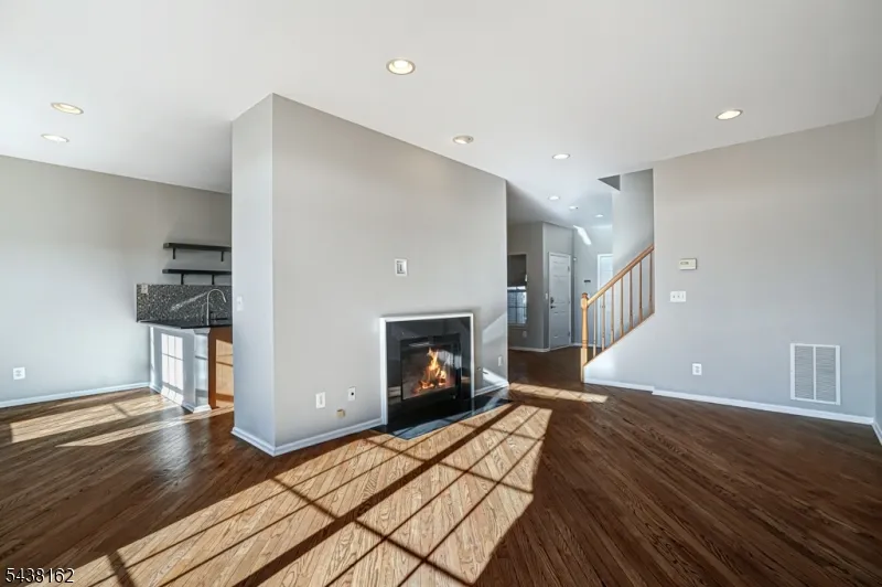 1039 Shadowlawn Dr Green Brook, NJ 08812