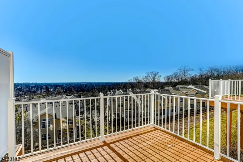 1039 Shadowlawn Dr Green Brook, NJ 08812