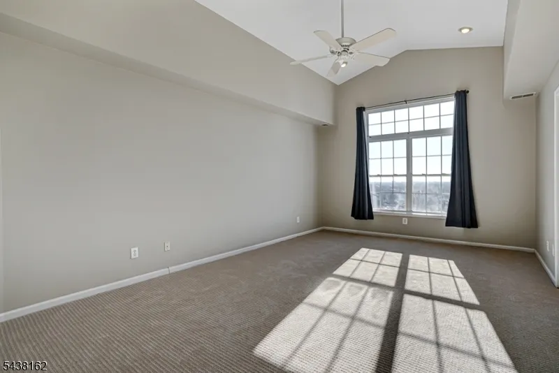 1039 Shadowlawn Dr Green Brook, NJ 08812