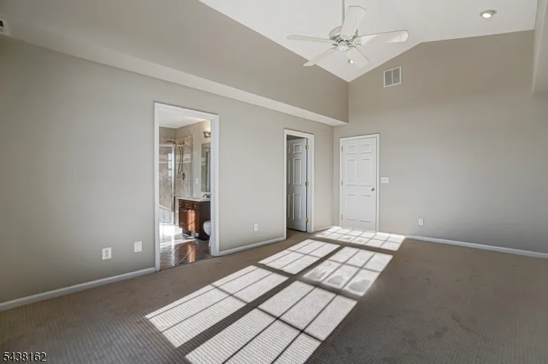 1039 Shadowlawn Dr Green Brook, NJ 08812