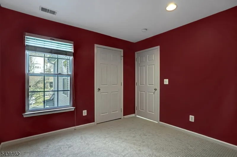 1039 Shadowlawn Dr Green Brook, NJ 08812