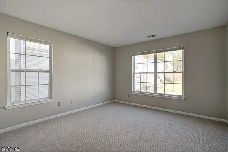 1039 Shadowlawn Dr Green Brook, NJ 08812