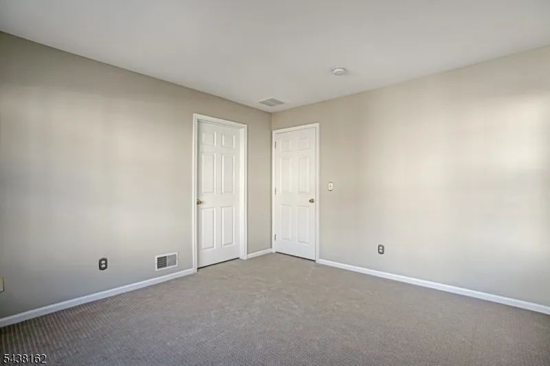 1039 Shadowlawn Dr Green Brook, NJ 08812