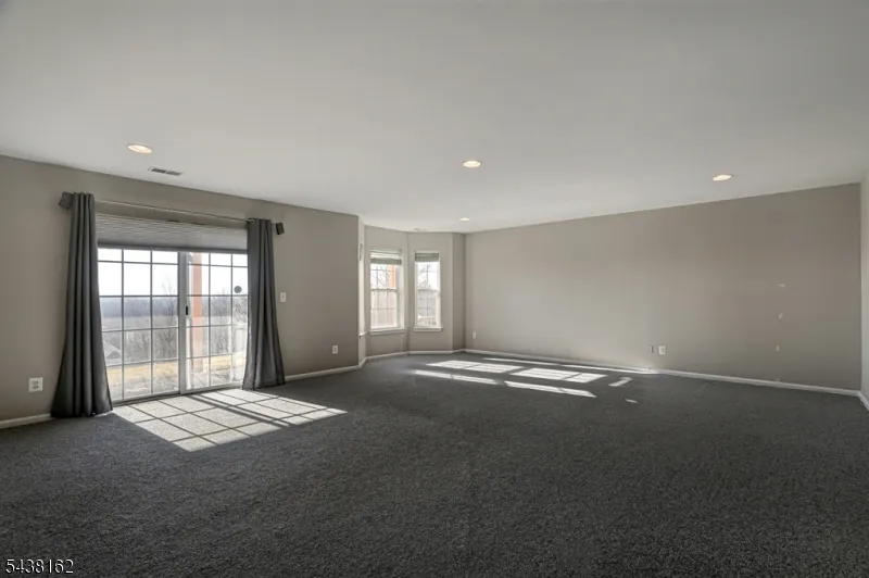 1039 Shadowlawn Dr Green Brook, NJ 08812