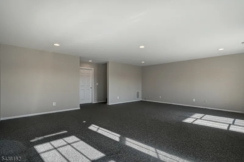 1039 Shadowlawn Dr Green Brook, NJ 08812